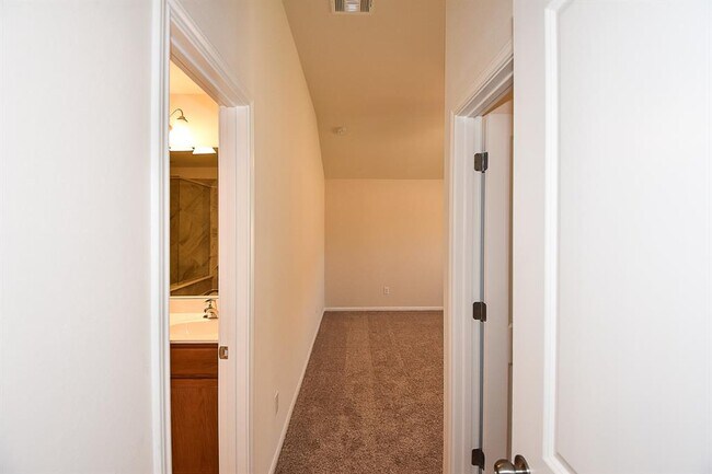 Building Photo - 23818 Willow Haven Dr