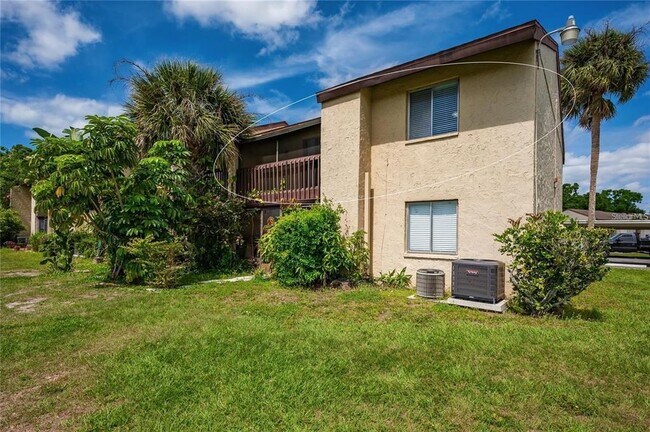 Building Photo - 2608 Hidden Lake Dr N