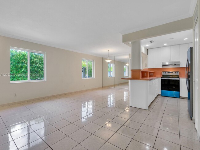 Building Photo - 1430 SW 102nd Ct