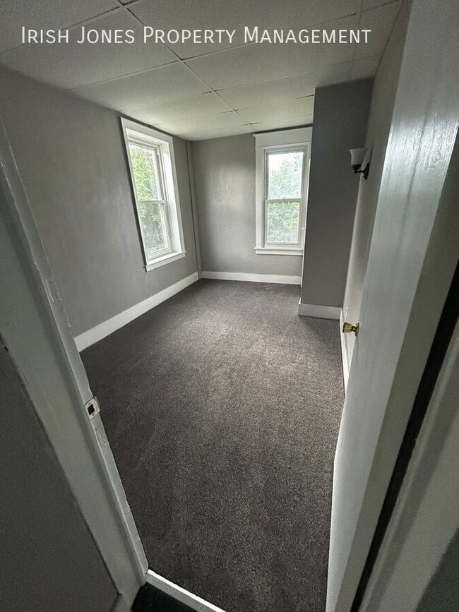 Building Photo - 1389 Broadway-Apt 2 - ALL UTILITIES INCLUDED!