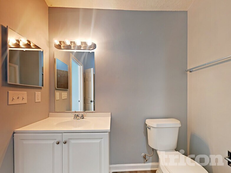 Building Photo - 2913 James Melvin Dr