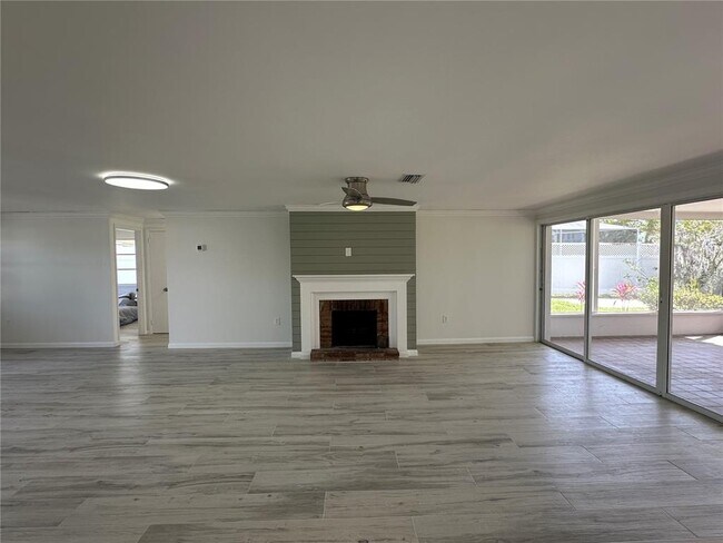 Building Photo - 812 Bayview Dr