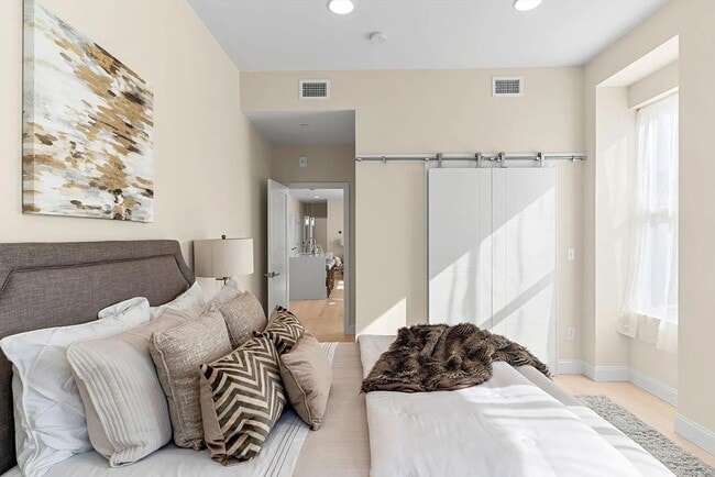 Building Photo - 124 Warren St