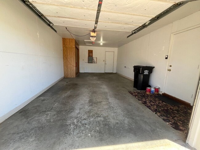 Building Photo - 301 N Cherry St