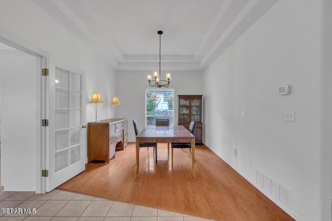 Building Photo - 1121 Regal Ridge Dr