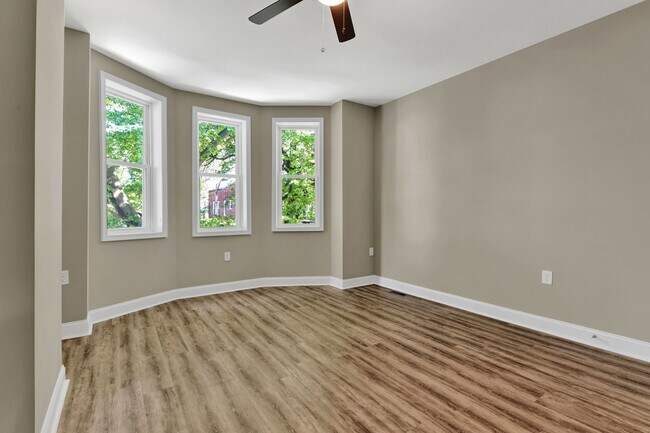 Building Photo - Fully Renovated 3 Bedroom Rowhome- Baltimo...