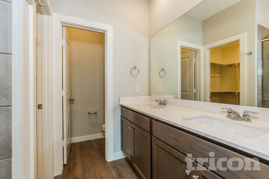 Building Photo - 2529 Dulaney Dr