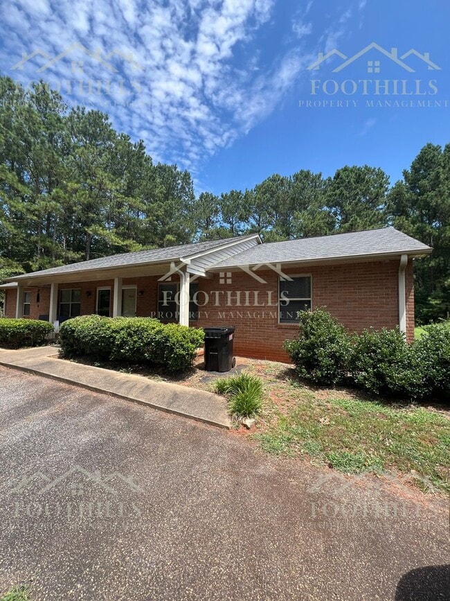Building Photo - 5542A Old Pearman Dairy Rd.