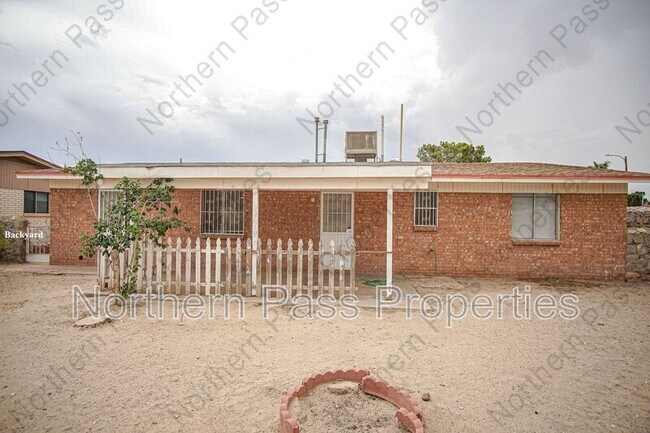 Building Photo - 8548 Arboleda Dr