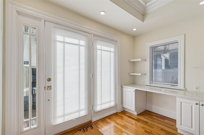 Building Photo - 344 21st Ave NE