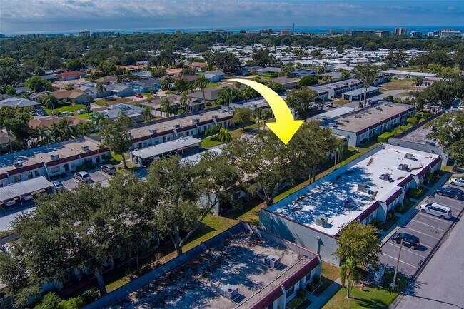 Building Photo - 13827 Mission Oaks Blvd