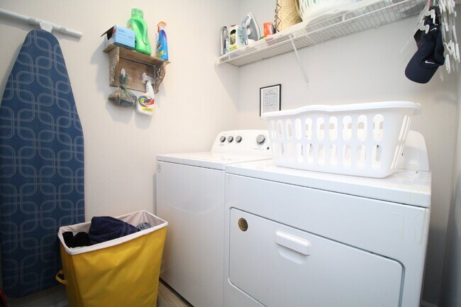 Building Photo - Modern 5BR/3BA Home in Birch Run with Solar Panels, Open Concept Design & Bonus Living Space