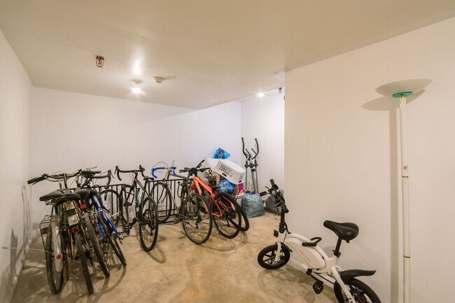 Building Photo - Washington Square West Condo