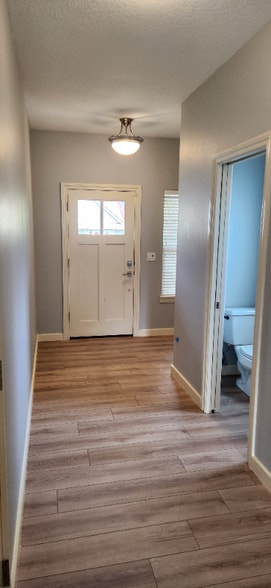 Building Photo - 13460 SE Highpointe St