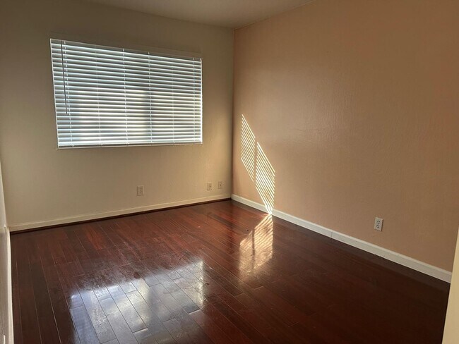 Building Photo - 1227 Casita Dr