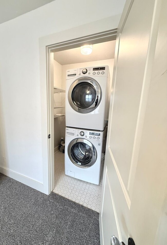 Building Photo - Updated 3BD 1.5BA Home with Bonus Office Space in Central Park!!