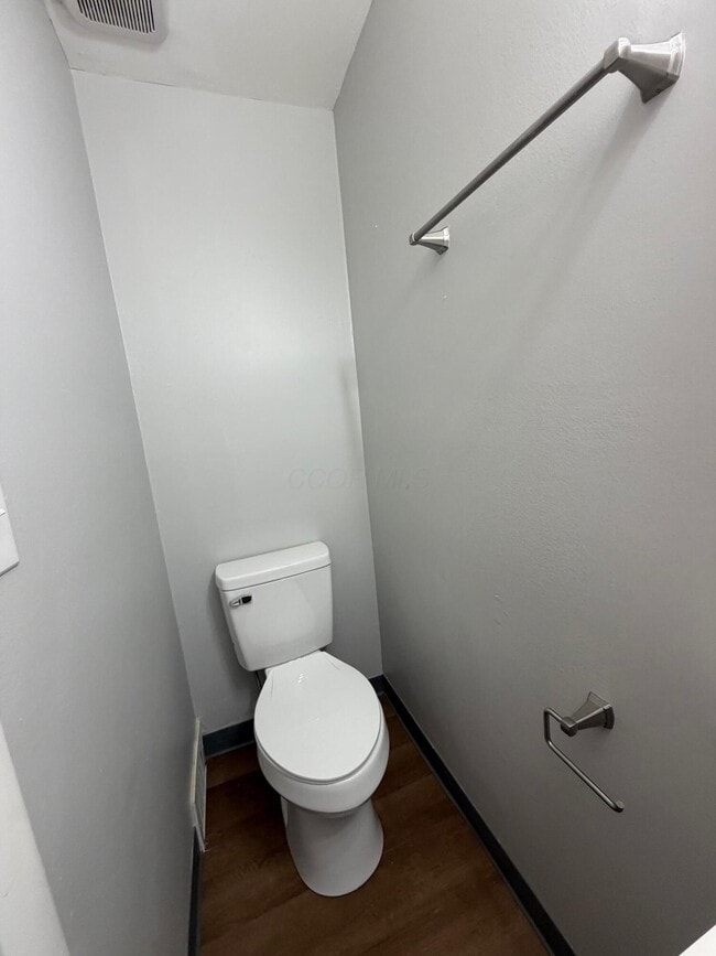 Building Photo - 1975 Dunbar Dr