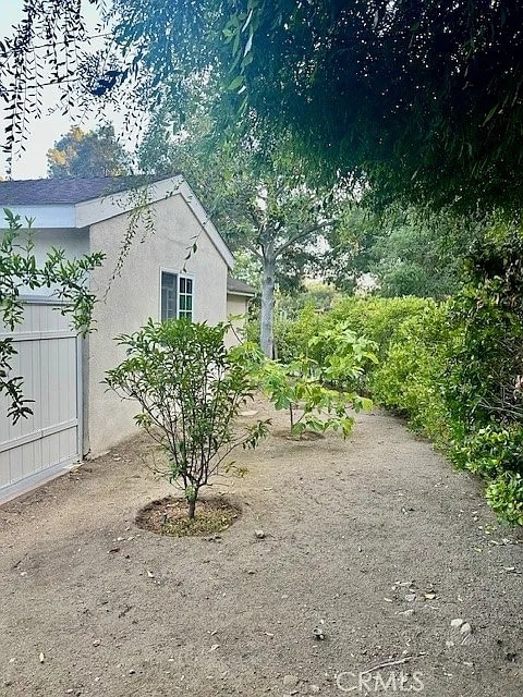 Building Photo - 2255 E Chevy Chase Dr
