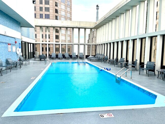 Building Photo - 100 E Walton Pl