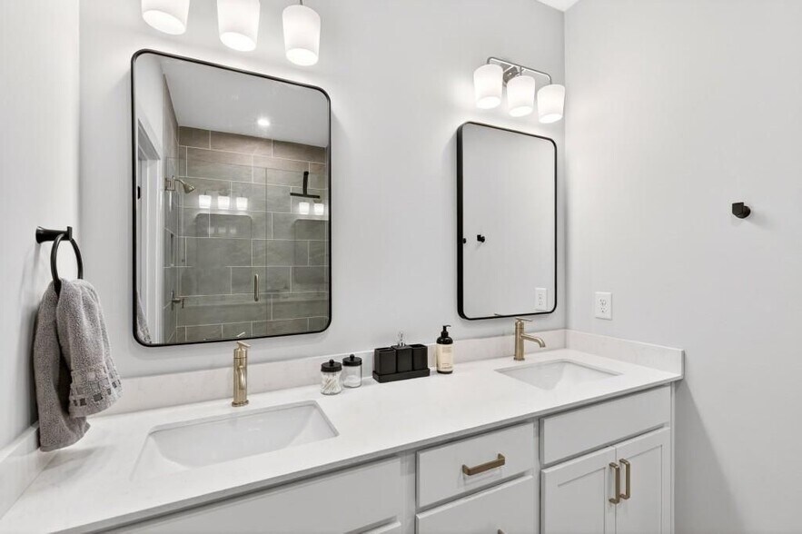 Building Photo - 2641 Mackintosh Ct