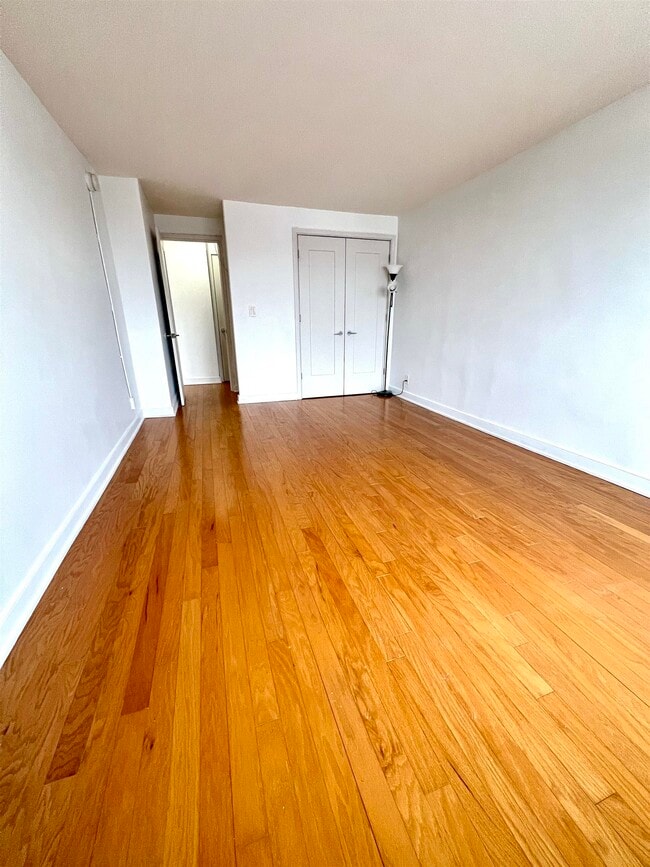 Building Photo - 500 Central Ave