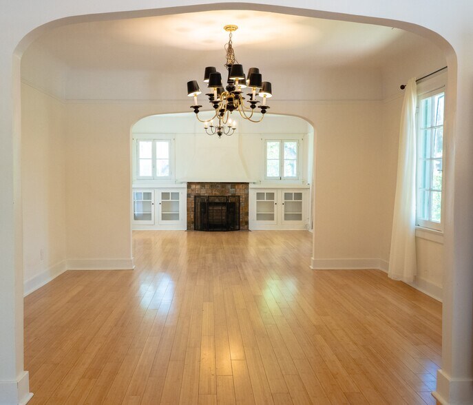 Building Photo - 1726 N Los Robles Ave