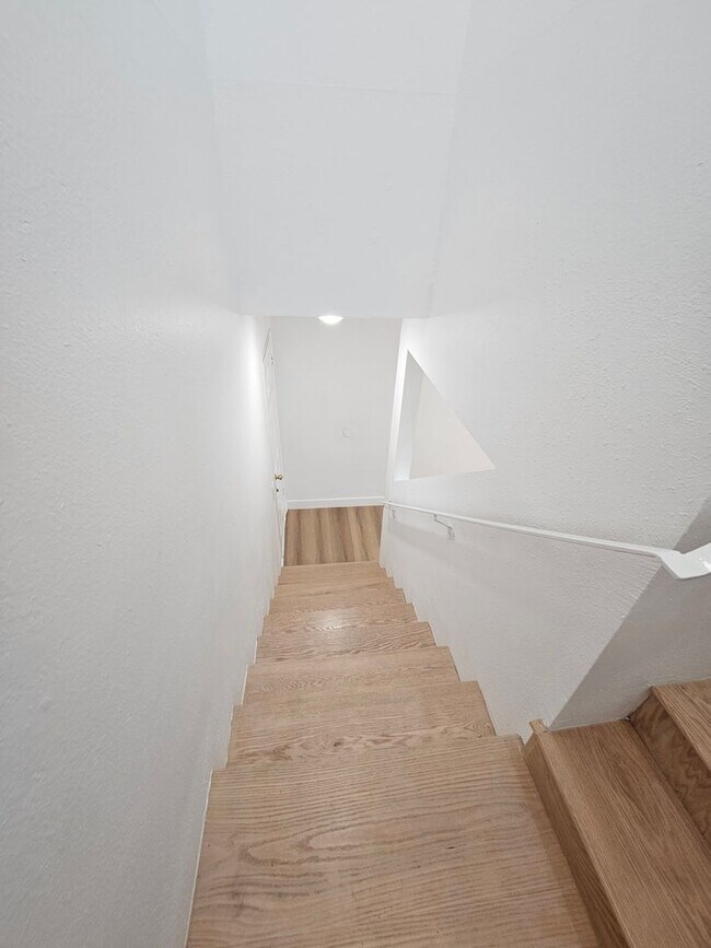 Building Photo - 245 E Ave 38