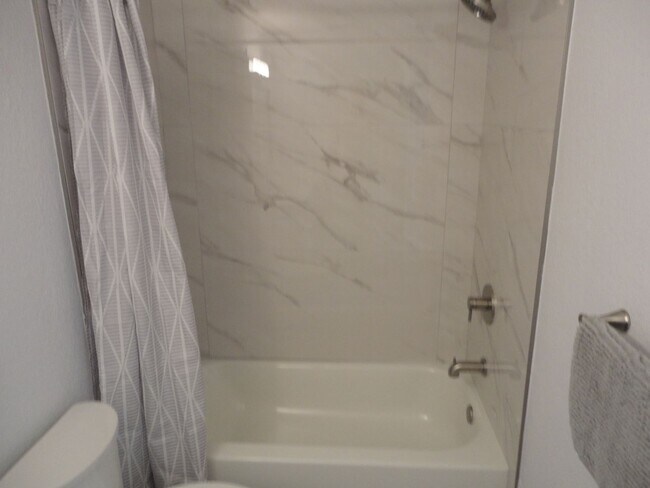 Building Photo - 1 Bedroom/1 Bathroom in Tumblin Creek