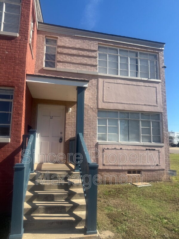 Building Photo - 1931 NE 25th St