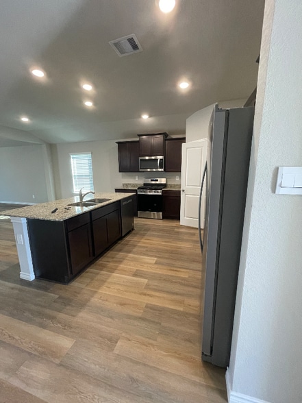 Building Photo - 1700 Robinson Dr