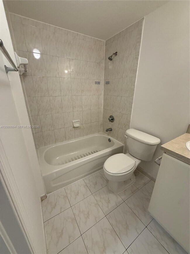 Building Photo - 119 SW 6th Ave