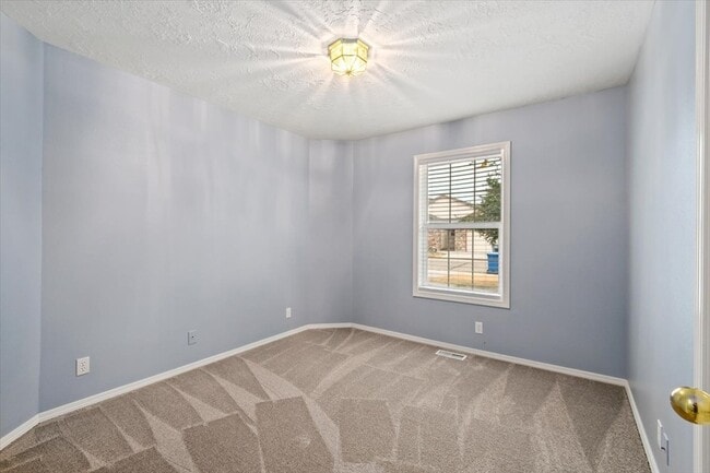 Building Photo - 636 W Richmond Ln