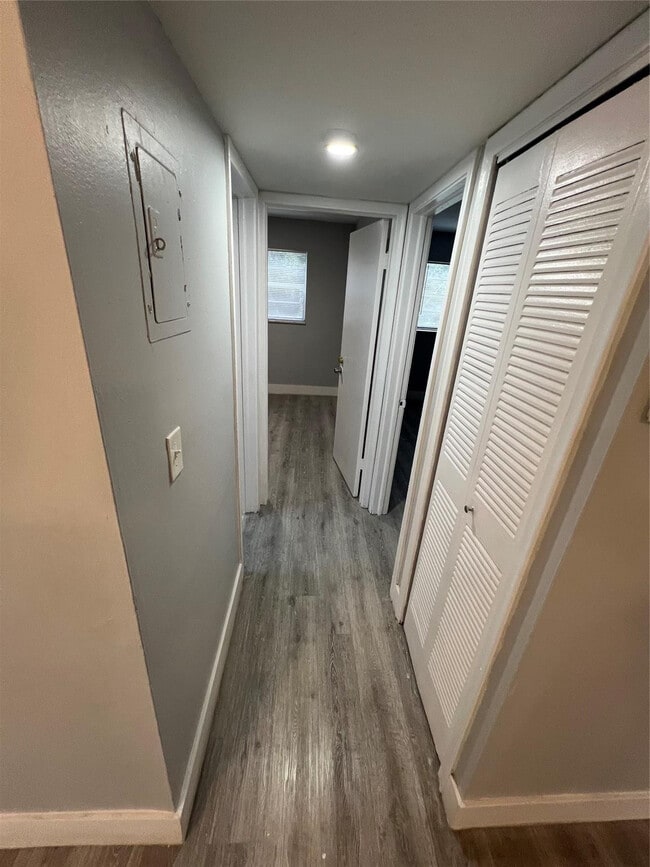 Building Photo - 6840 Pembroke Rd