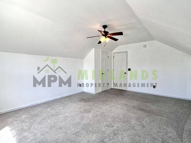 Building Photo - 492 Denman Loop