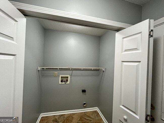 Building Photo - 102 Myles Ln