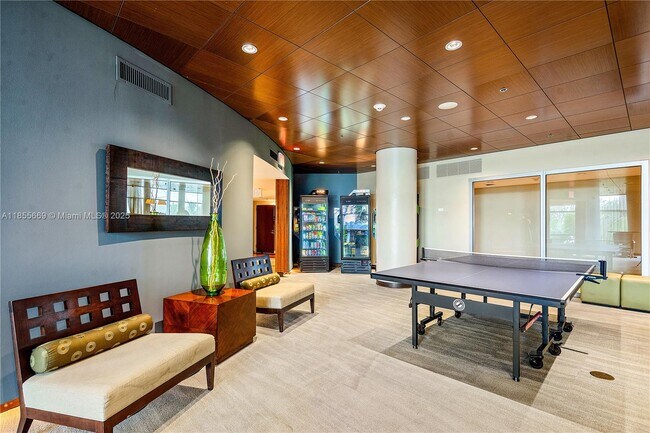 Building Photo - 2641 N Flamingo Rd