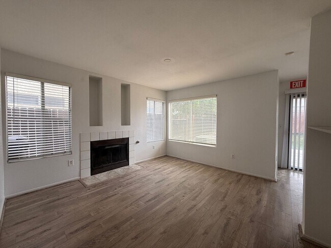 Building Photo - Lancaster 3 Bedroom + 3 Bathroom