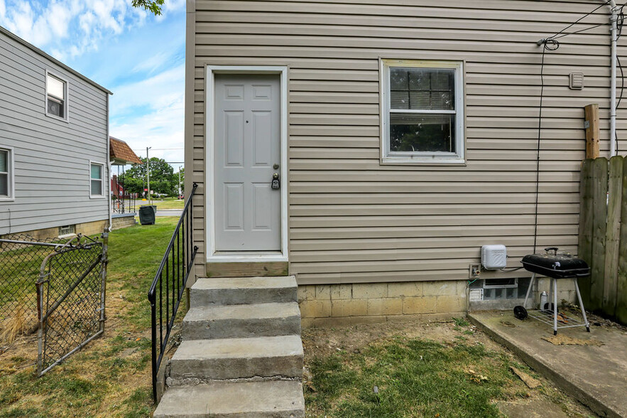 Building Photo - 3086 Sullivant Ave
