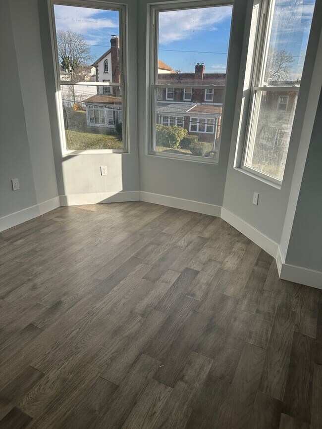 Building Photo - 484 Shurs Ln