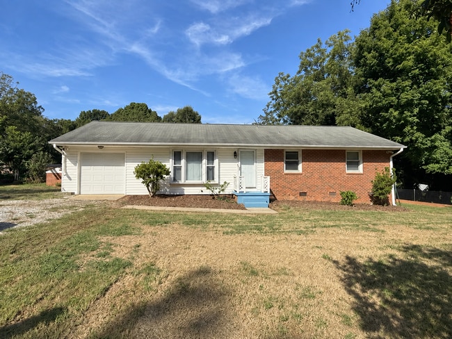 Building Photo - 118 W Dogwood Dr