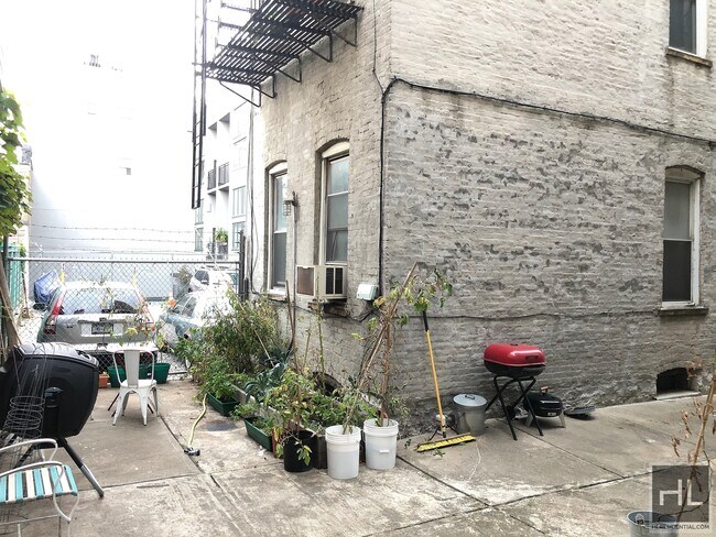 Primary Photo - NASSAU AVENUE & Hausman St TRUE 1 bed