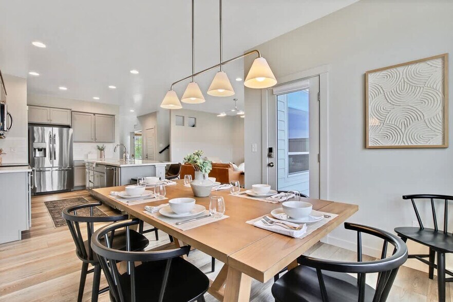 Building Photo - 313 S Iceberg Lake Ave