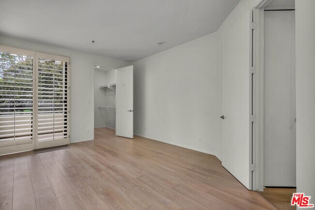 Building Photo - 2131 Century Park Ln
