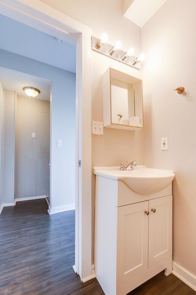 Building Photo - Available August - Check out this beautiful 2 bedroom w/ city views!