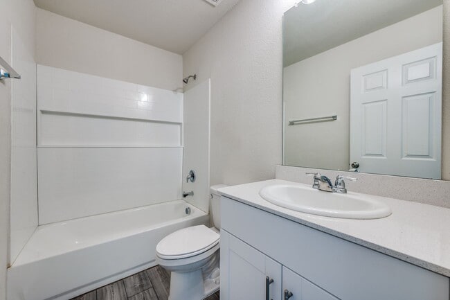 Building Photo - Spacious 4 Bed, 3 Bath Modern Home in Mobberly Farms, Pilot Point - Available for Lease!