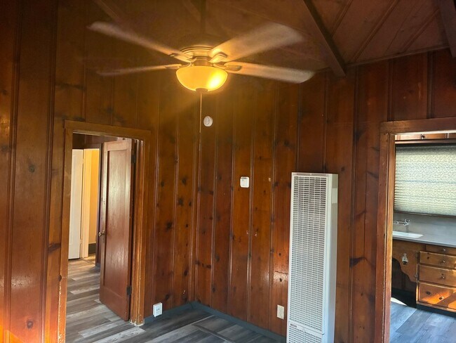 Building Photo - Charming Midtown Cottage - 1 bedroom/1 bath