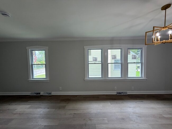 Building Photo - 718 Green Ave