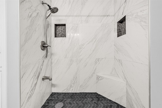 Building Photo - 710 Woodhue St