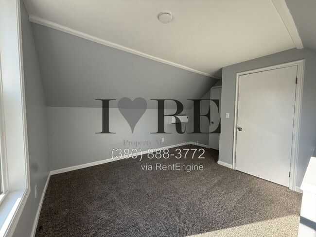 Building Photo - 375 S Chillicothe St