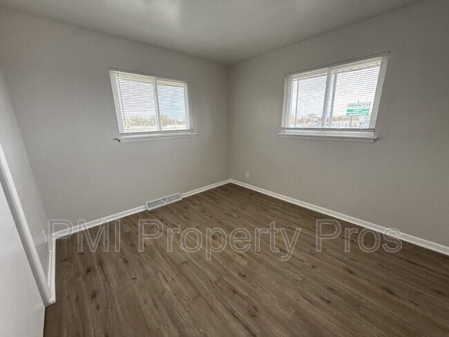 Building Photo - 7701 W Hampton Ave